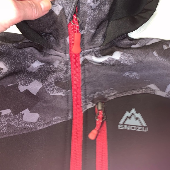 Snozu performance hooded zip front jacket. XS/5-6. Virtually New! - Picture 7 of 10